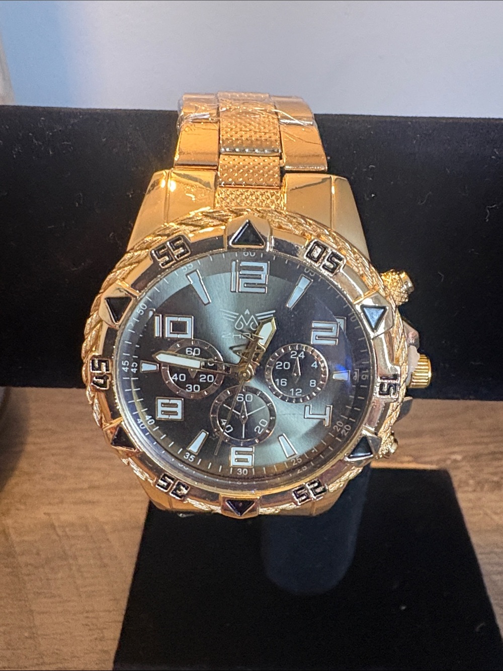 Gold-Tone Men’s Fashion Watch – Black Dial Sport Style